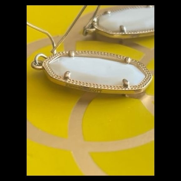 Kendra Scott Elle gold white pearl Dani earrings - Picture 9 of 10